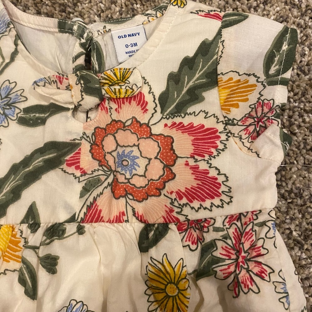 Brand New Flowered Outfit - Picture 5 of 9